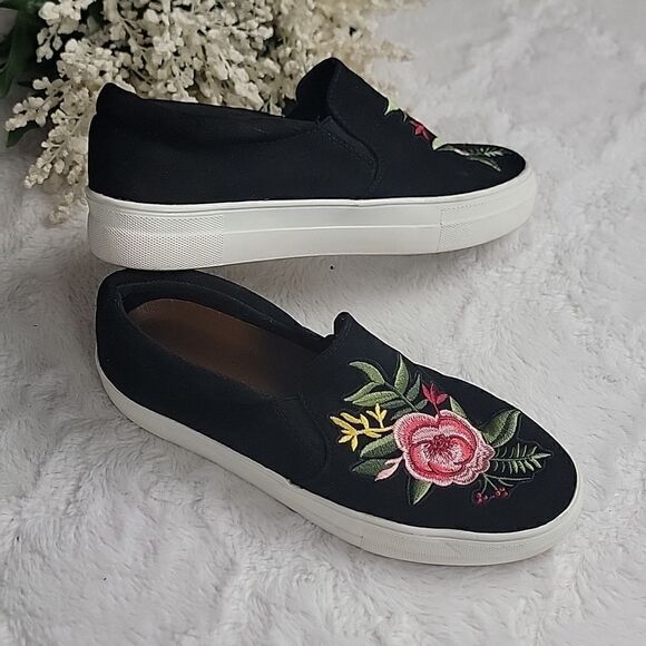 MADDEN GIRL Floral Embroidered Slip on Shoes [SIZE 8]‎ - Picture 1 of 4